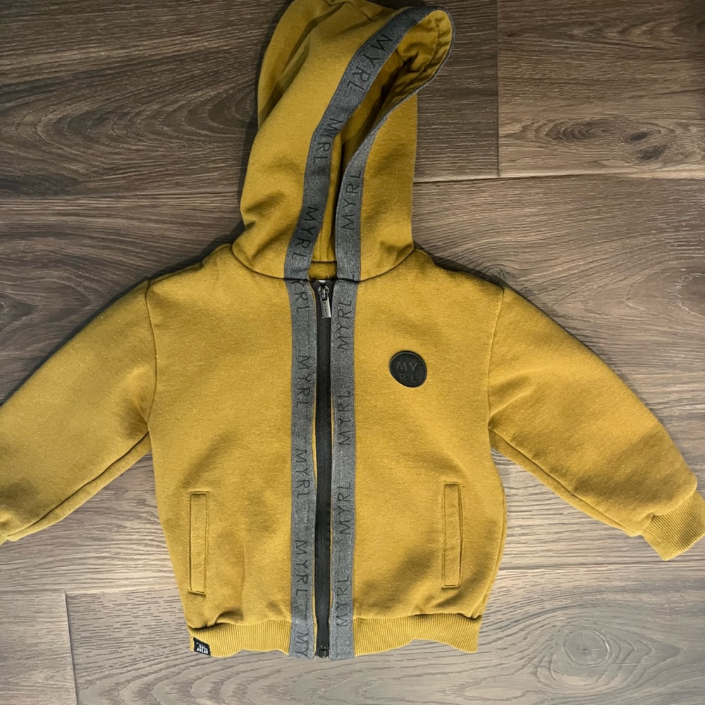 Boys Mayoral sweatshirt - size 3.